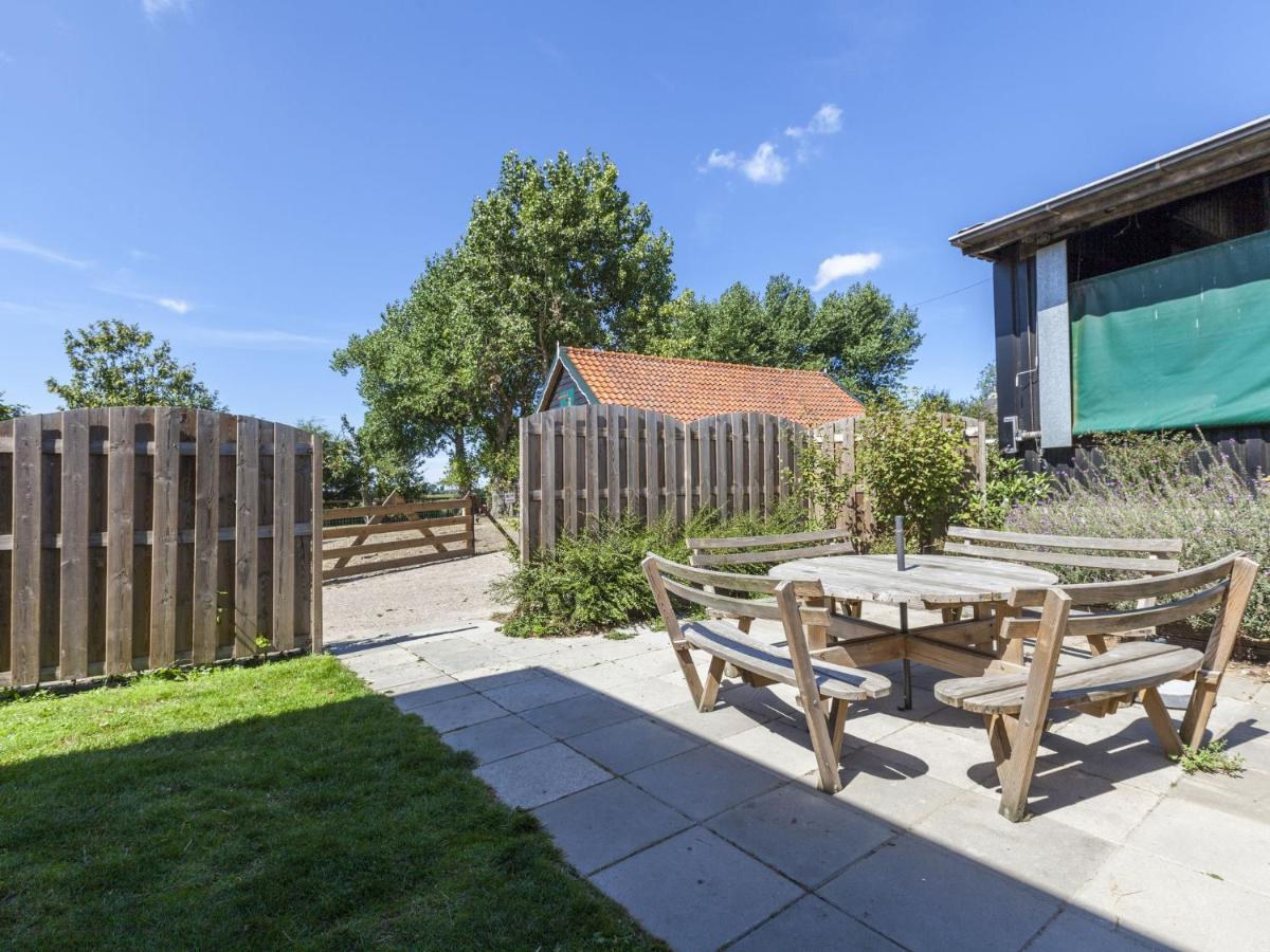 Charming Holiday Home Near Beach In Meliskerke エクステリア 写真